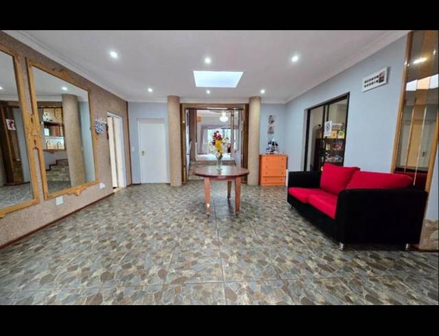 8 BEDROOM HOUSE FOR SALE IN BASSONIA